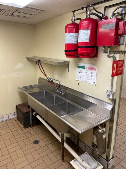 More Photos Of 4777 Mahoning Ave, Youngstown General Retail For Sale