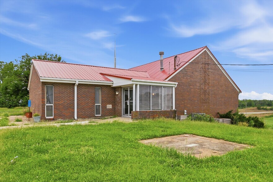 More Photos Of 105 Goldenrod Ave, Ozawkie Industrial For Sale