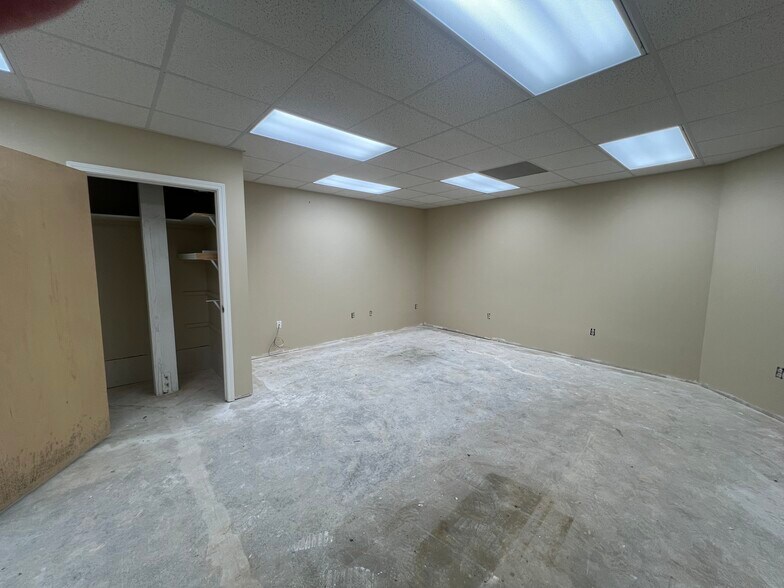 More Photos Of 510-512 NW Mock Ave, Blue Springs Medical For Lease