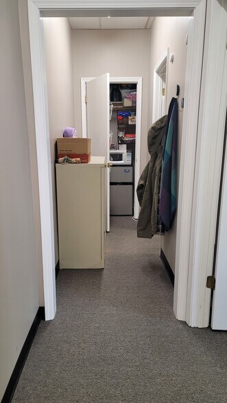 More Photos Of 500 S Polk St, Greenwood Showroom For Lease