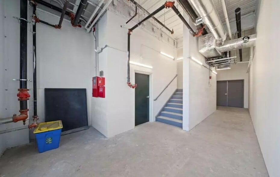 More Photos Of 43 Freeport St, Boston Flex For Lease