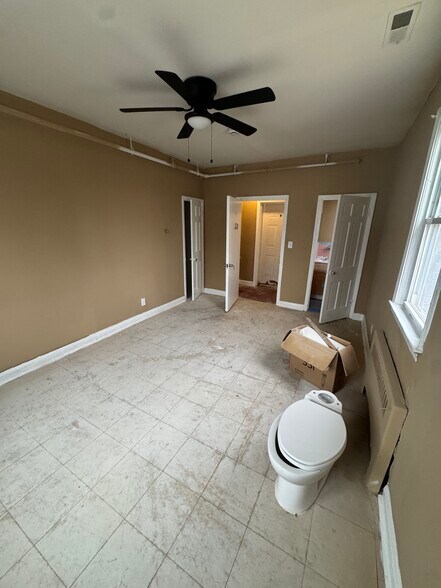 More Photos Of 2449 Shirley Ave, Baltimore Flex For Sale