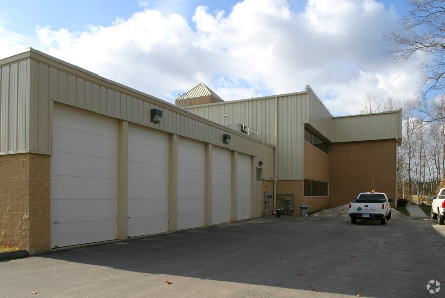 More Photos Of 37 Northwest Dr, Plainville Office For Lease