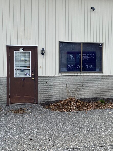 More Photos Of 180 Sunny Valley Rd, New Milford Light Distribution For Lease