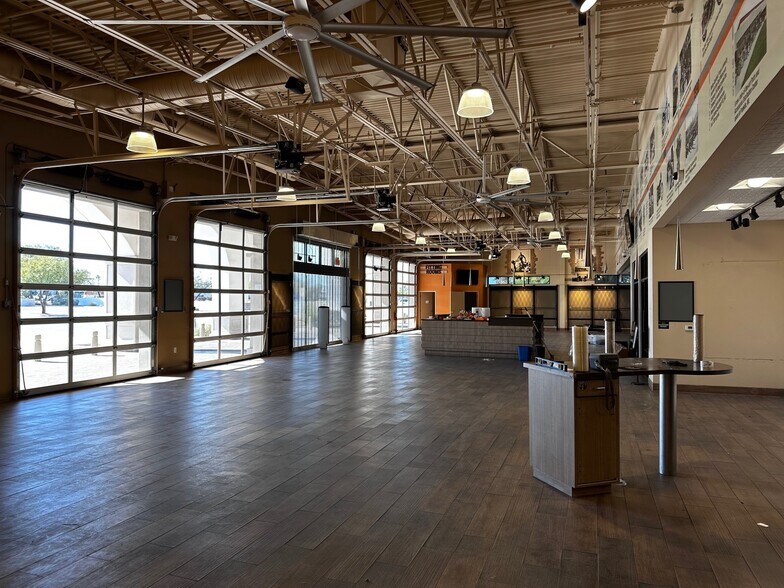 More Photos Of 7503 E 22nd St, Tucson Auto Dealership For Lease