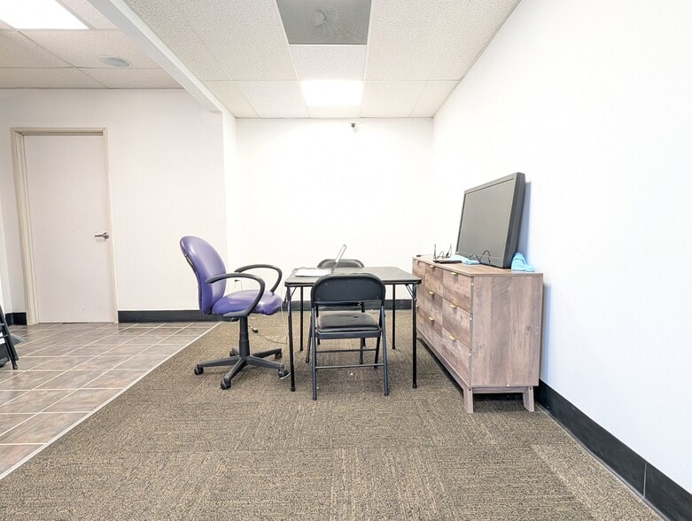 More Photos Of 33490 Lexington Ave, De Soto General Retail For Lease