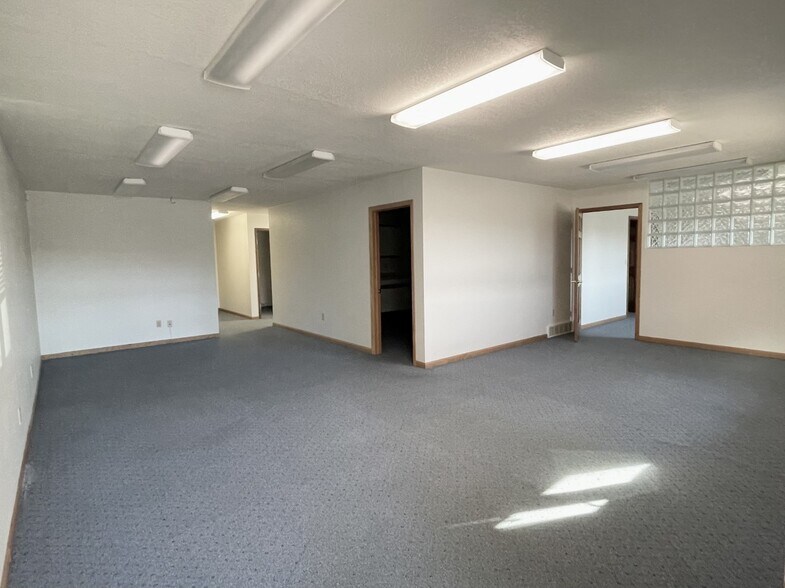 More Photos Of 1440 W Ridge St, Marquette Storefront Retail Office For Lease