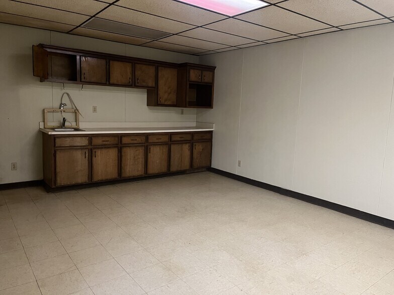 More Photos Of 1012 E Waylon Jennings Blvd, Littlefield Industrial For Sale