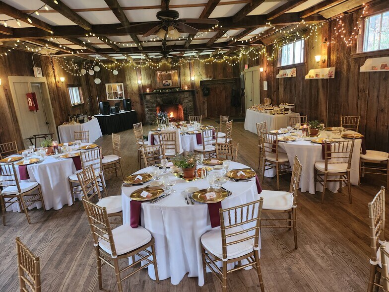 More Photos Of 247 Woodbound Rd, Rindge Hotel For Sale