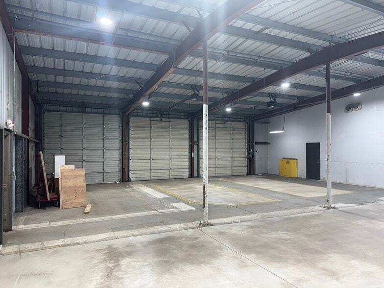 More Photos Of 90574 Monya Ln, Eugene Warehouse For Lease