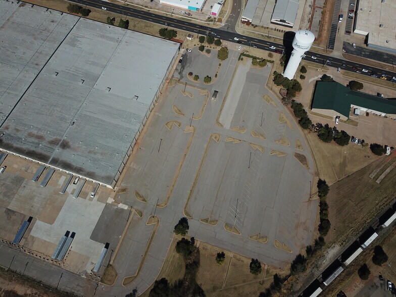 More Photos Of 3400 S Kelly Ave, Edmond Land For Lease