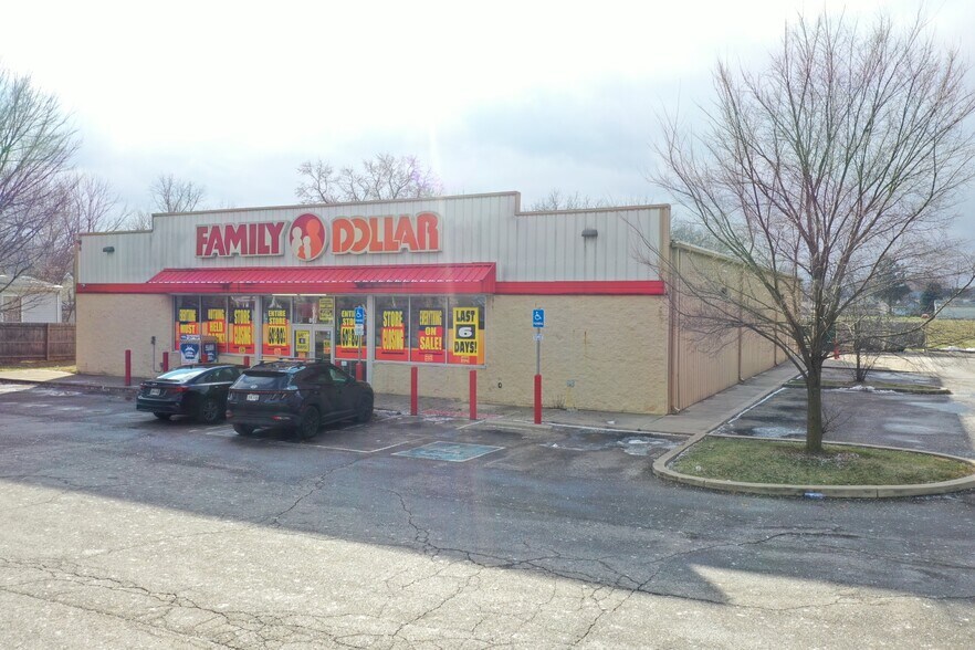 More Photos Of 801 Selma Rd, Springfield Freestanding For Sale