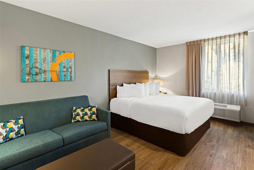 More Photos Of 803 E Parkway, Gatlinburg Hotel For Sale