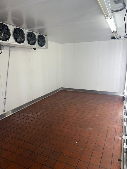 More Photos Of 4625 Ming Ave, Bakersfield Restaurant For Lease