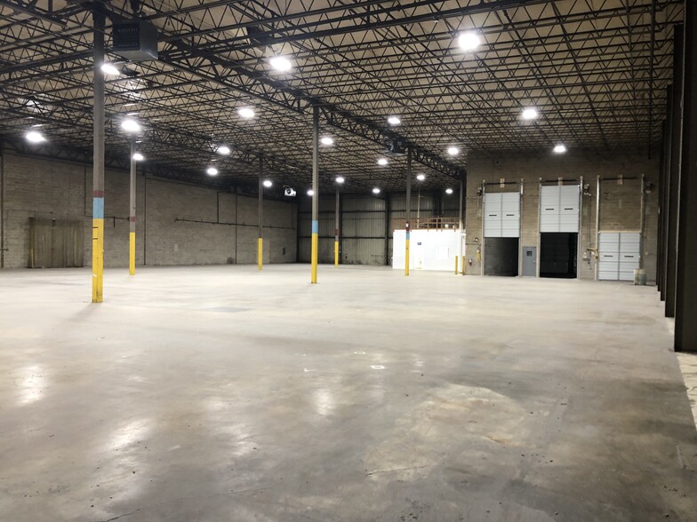 Primary Photo Of 3841-3865 Swanson Ct, Gurnee Manufacturing For Lease