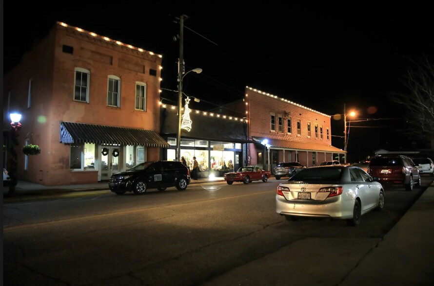 More Photos Of 204-208 Belleville Ave, Brewton Restaurant For Sale