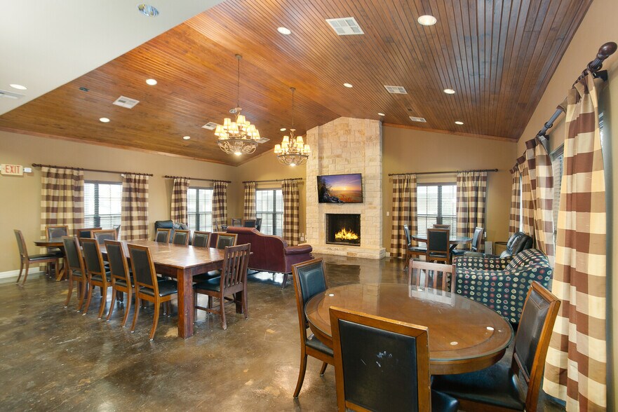 More Photos Of 301 W State Highway 72, Kenedy Hotel For Sale