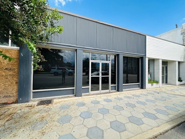 More Photos Of 110 S Grant St, Fitzgerald Flex For Sale