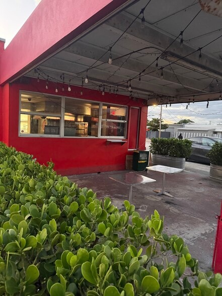 More Photos Of 1080-1090 N Federal Hwy, Hollywood Restaurant For Lease