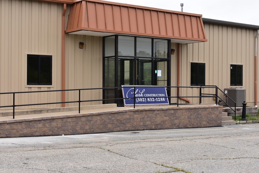 More Photos Of 701-703 Industrial Dr, Middletown Manufacturing For Lease