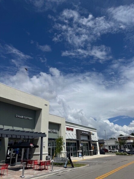 More Photos Of 3600 N University Dr, Hollywood General Retail For Lease