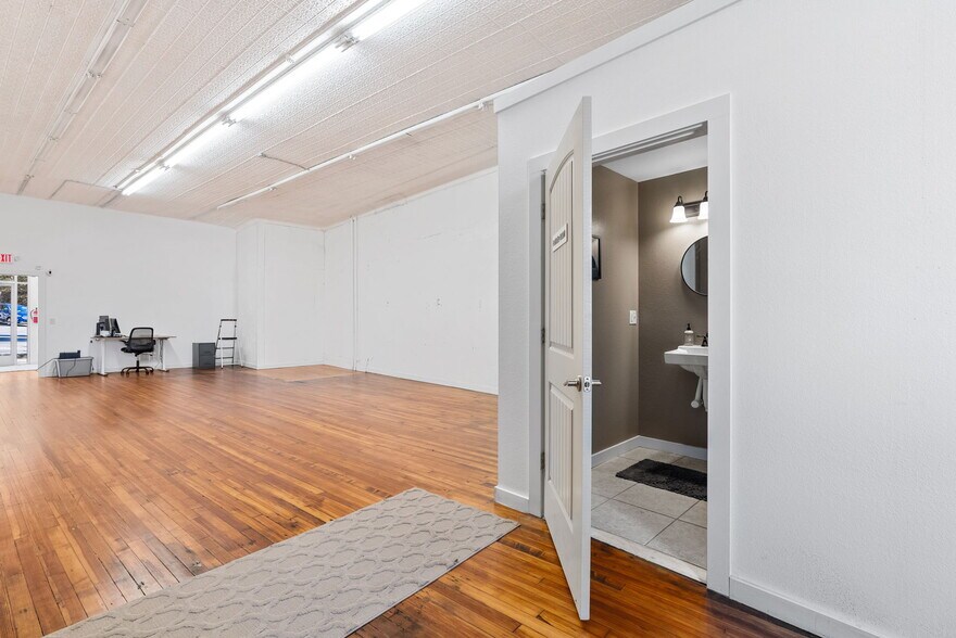 More Photos Of 489 Main St, Canton Office For Lease