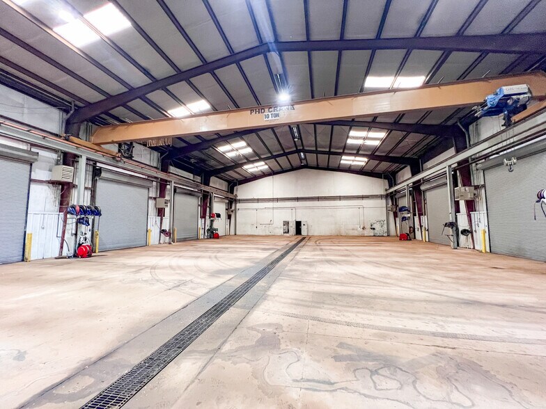 More Photos Of 3201 W Murphy St, Odessa Warehouse For Sale