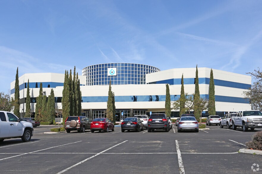 Primary Photo Of 5201 Truxtun Ave, Bakersfield Office For Lease