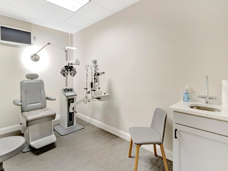 More Photos Of 1-5 N Main St, Mansfield Storefront Retail Residential For Lease