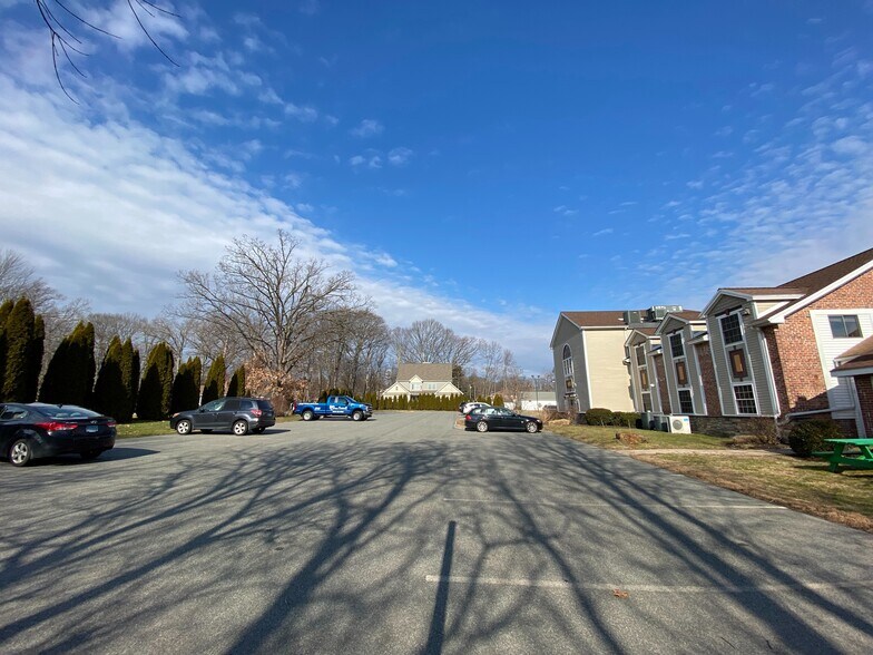 More Photos Of 92 N Summit St, Southington Medical For Lease