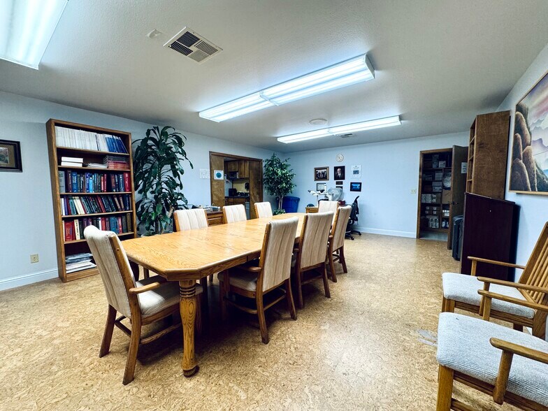 More Photos Of 2036 Railroad Ave, Redding Office For Sale