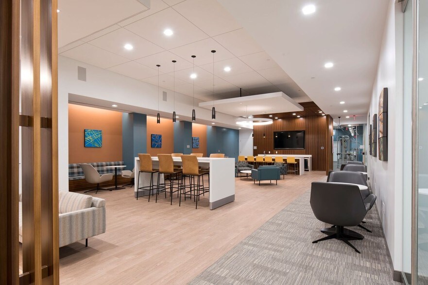 More Photos Of 3160 Fairview Park Dr, Falls Church Office For Lease