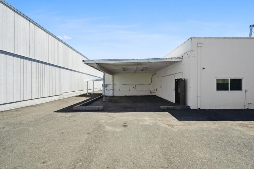 More Photos Of 2475 Bluebell Dr, Santa Rosa Industrial For Lease
