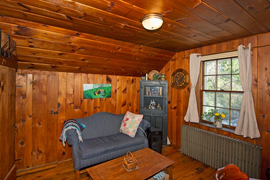 More Photos Of 8789 Seneca Trail South, Ronceverte Office For Sale