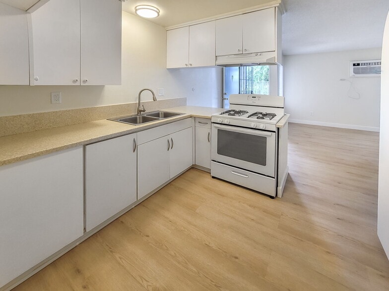More Photos Of 111 Stanford Ave, Fullerton Apartments For Sale