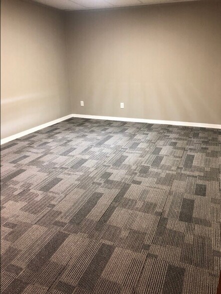 More Photos Of 108 Topeka Dr, Woodway Office Residential For Lease