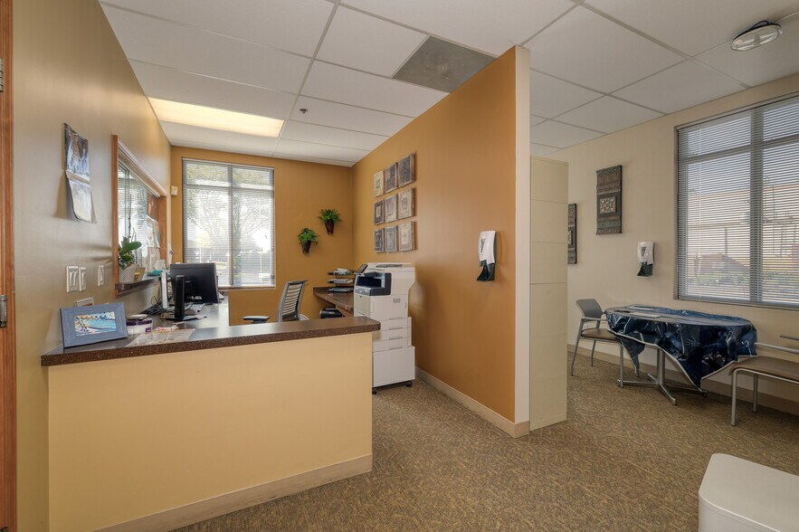 More Photos Of 1048-1054 Norwood Ln, Bartlett Office For Sale