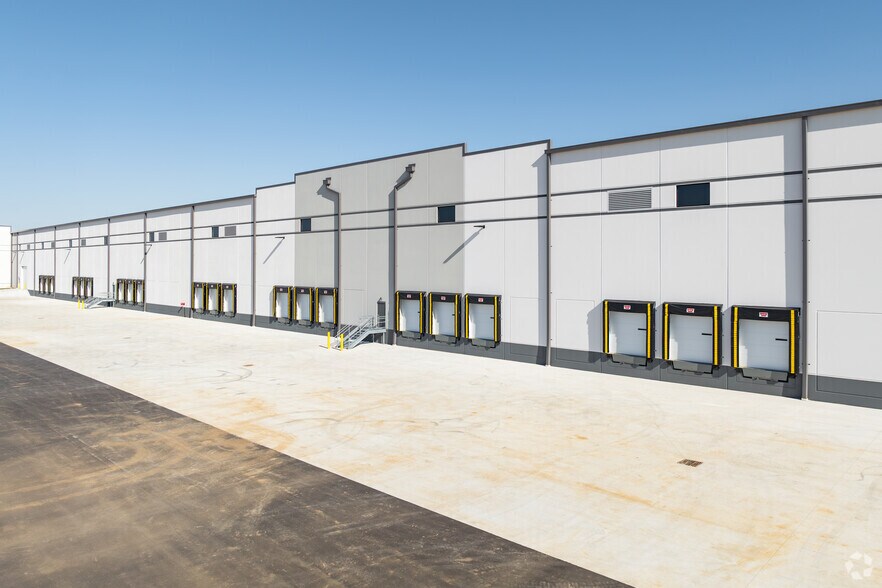 More Photos Of 370 Logistics ave, Jeffersonville Distribution For Lease