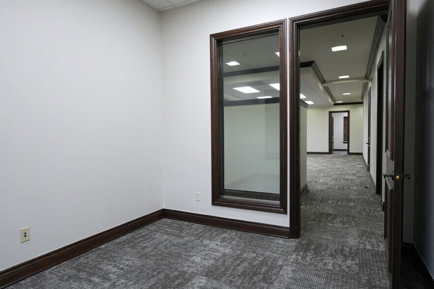More Photos Of 5619 N Classen Blvd, Oklahoma City Office For Sale
