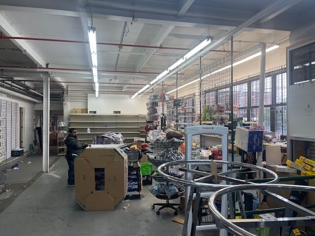 More Photos Of 18 Bay St, Brooklyn Light Manufacturing For Lease