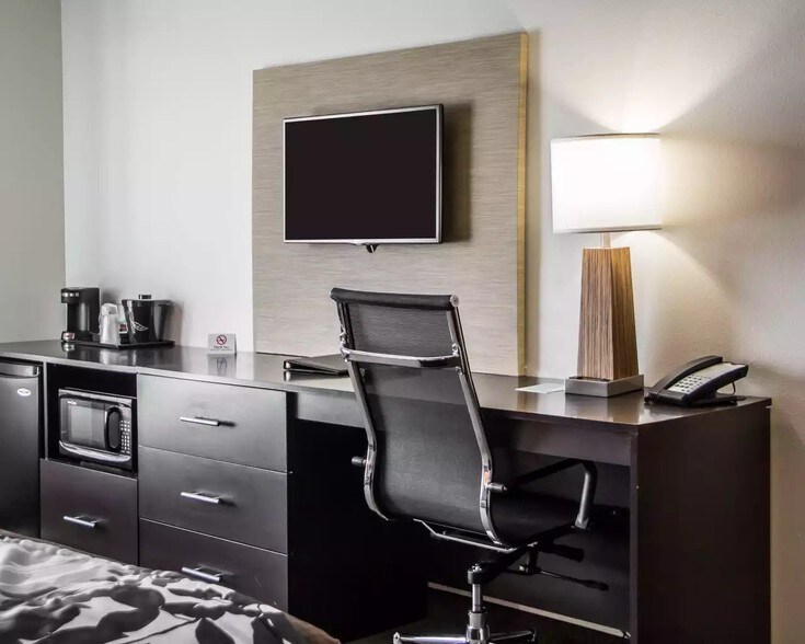 More Photos Of 4530 W White Ave, Blackwell Hotel For Sale