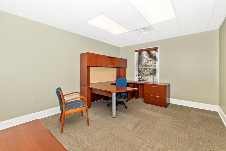 More Photos Of 925 N East St, Frederick Bank For Lease