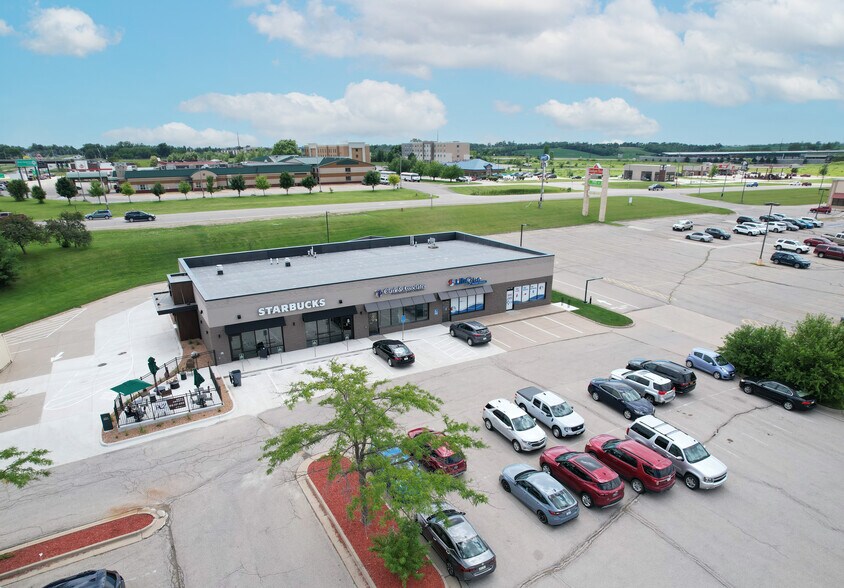 Primary Photo Of 3109 S Center St, Marshalltown Service Station For Sale