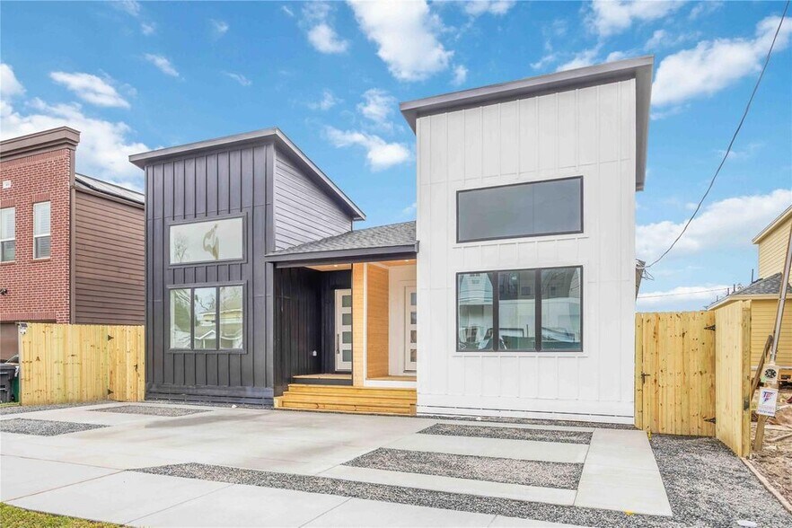 More Photos Of 422 E 41st St, Houston Multifamily For Sale