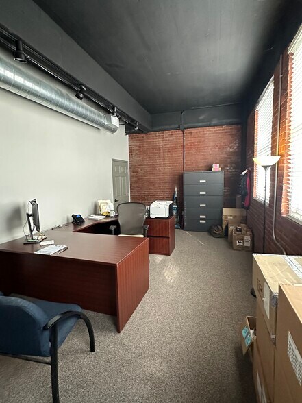 More Photos Of 407 Broad St, Chattanooga General Retail For Lease