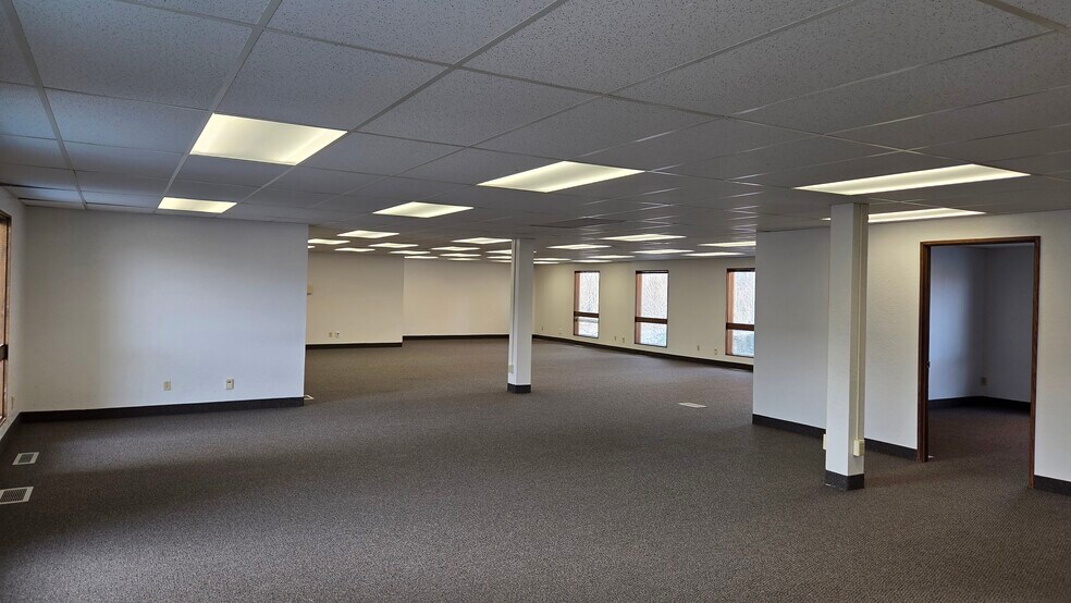 More Photos Of 2111 Front St, Salem Office For Lease