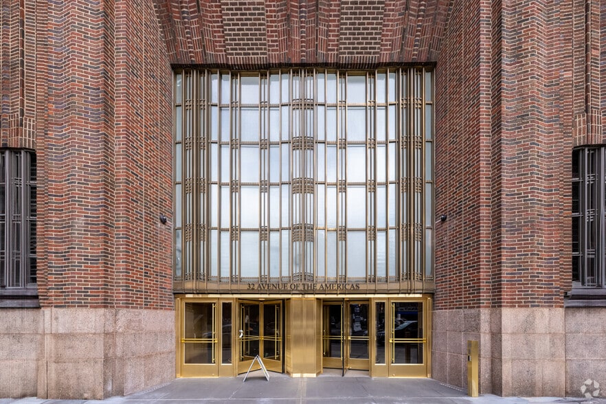 More Photos Of 32 Avenue of the Americas, New York Industrial For Lease