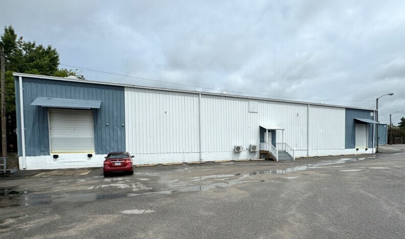 More Photos Of 5595 Raby Rd, Norfolk Warehouse For Lease