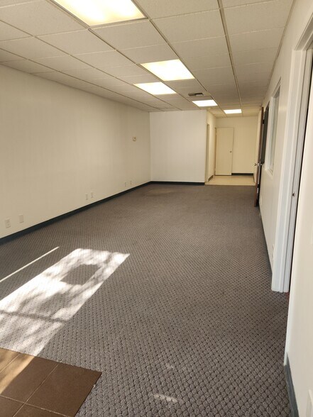 More Photos Of 2315-2317 Q St, Bakersfield Office For Lease