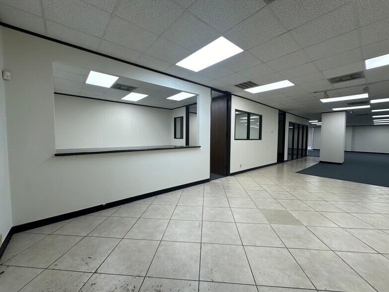 More Photos Of 5855 Sovereign Dr, Houston Office For Lease